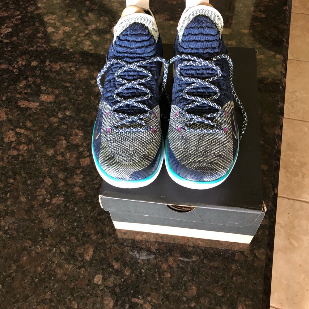 KD 11 (Size 11.5) - Picture 3 of 5